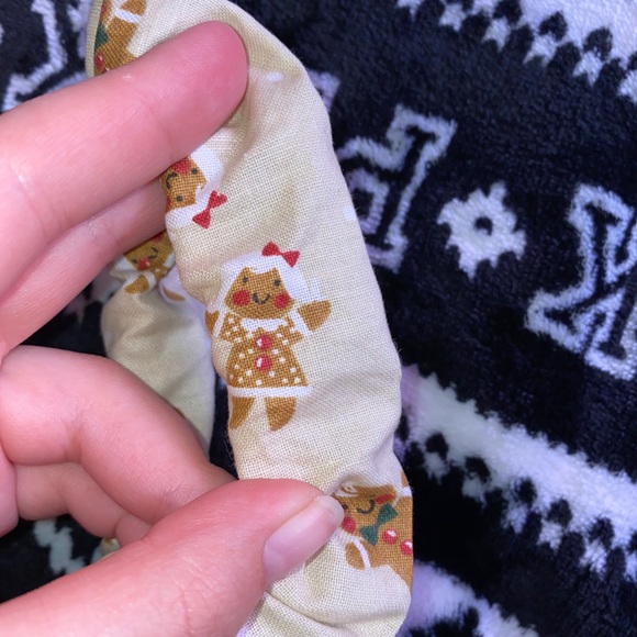 Handmade gingerbread on cream scrunchie - Picture 3 of 4